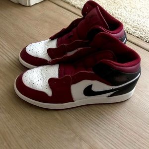 Air Jordan 1 women mid top sneakers